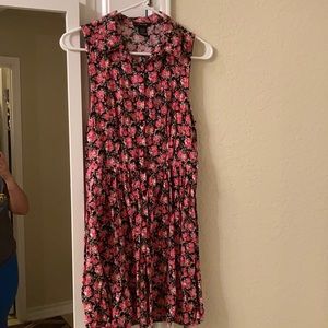 Super cute sleeveless dress with pink roses size medium